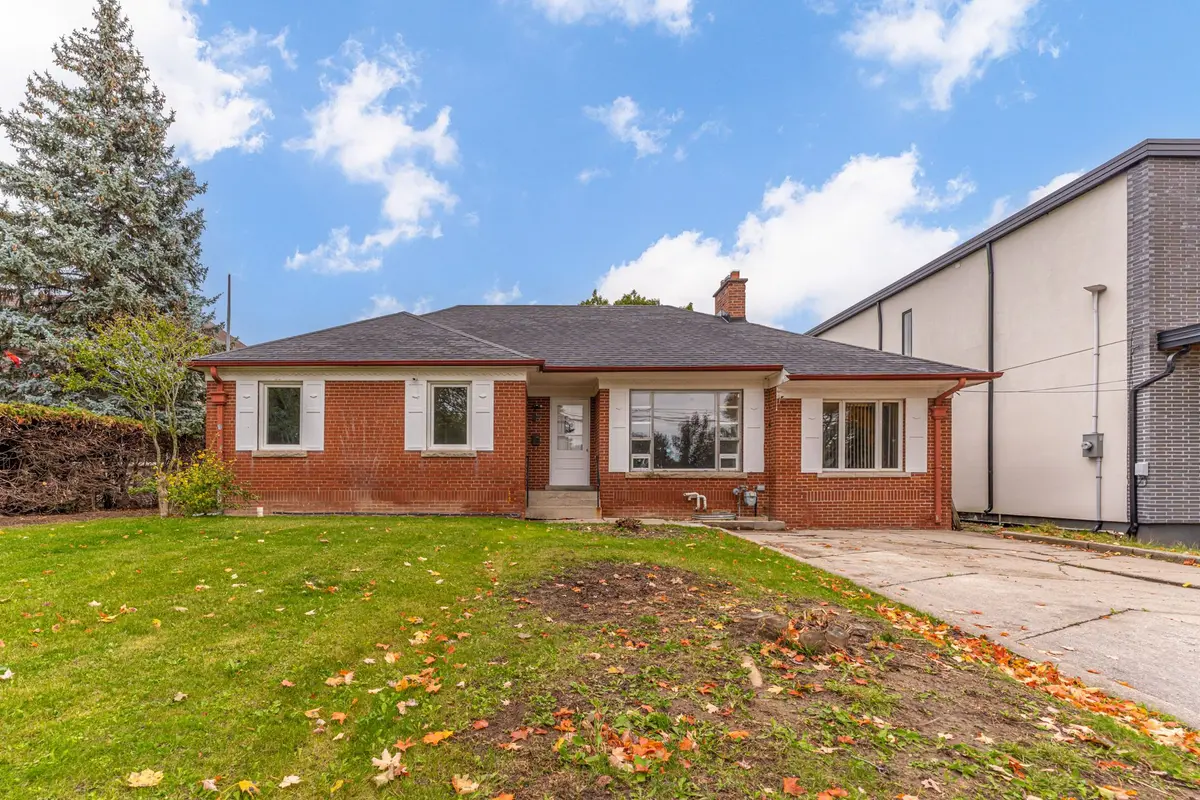 97 Cornelius Pkwy, Toronto W04, ON M6L 2K6