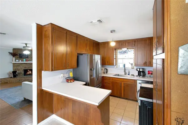 853 Royal Terrace, Hurst, TX 76053