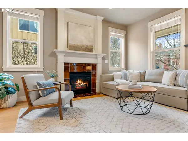 913 FALCON CT, Hood River, OR 97031