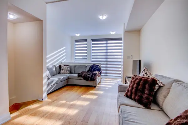 4 Curlew DR, Toronto C13, ON M3A 0A8