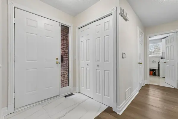 262 Athabasca ST, Oshawa, ON L1H 8E4