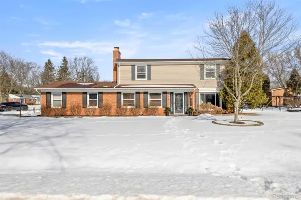 32374 Farmersville RD, Farmington Hills, MI 48334