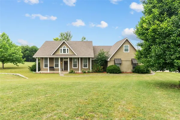 415 Stone Mountain Court, Cresson, TX 76035