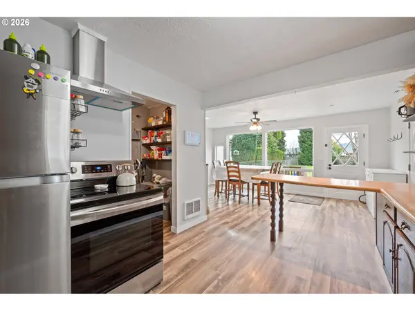 3102 HEMLOCK ST, Longview, WA 98632