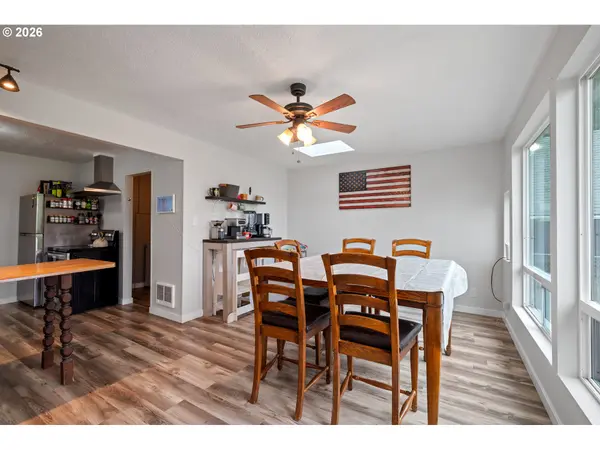 3102 HEMLOCK ST, Longview, WA 98632