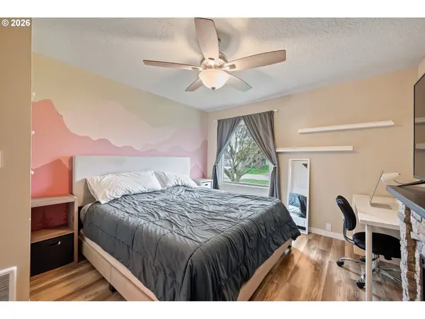 3102 HEMLOCK ST, Longview, WA 98632