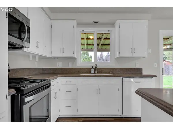 1138 W 7TH PL, Junction City, OR 97448