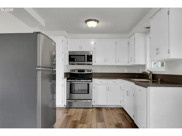 1138 W 7TH PL, Junction City, OR 97448