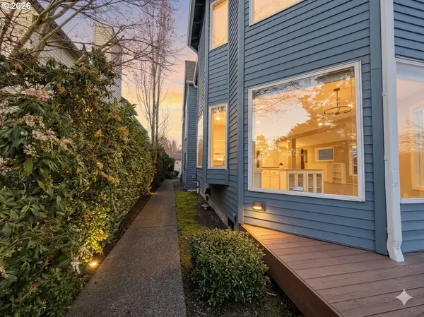 230 N LOTUS ISLE DR, Portland, OR 97217