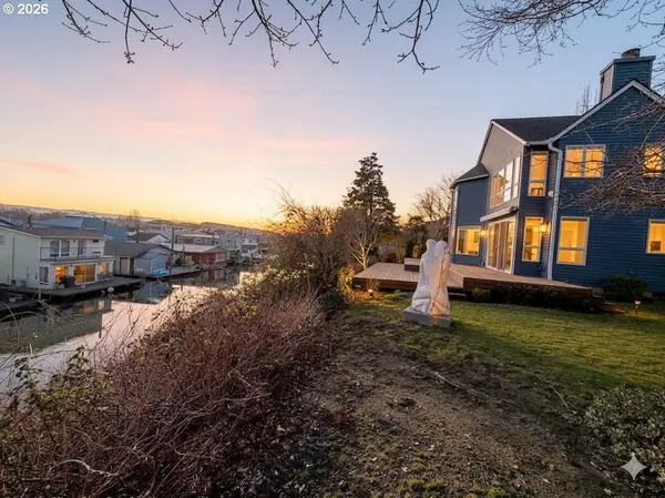 230 N LOTUS ISLE DR, Portland, OR 97217