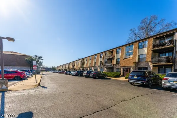 660-672 N Broad St #8, Elizabeth City, NJ 07208