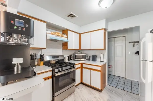 660-672 N Broad St #8, Elizabeth City, NJ 07208