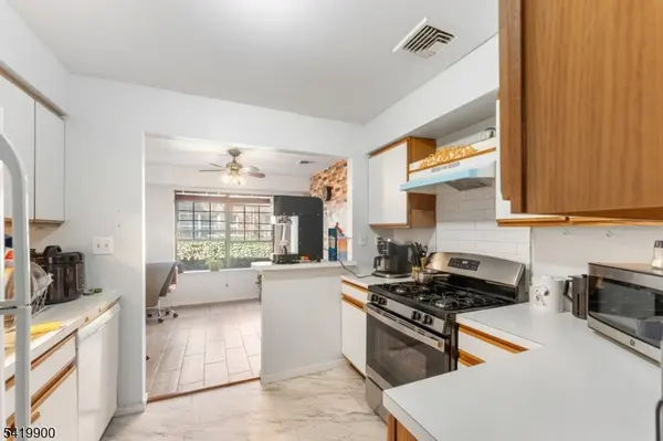 660-672 N Broad St #8, Elizabeth City, NJ 07208