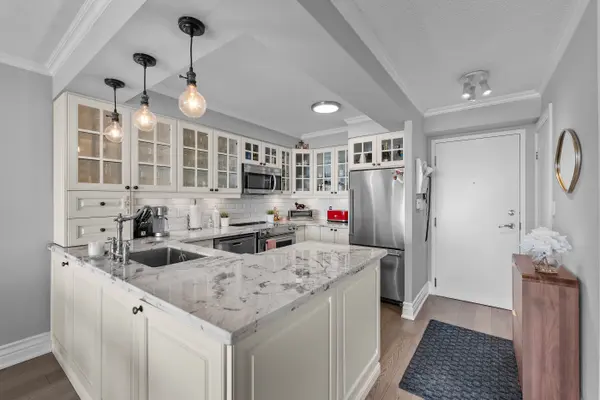 2261 Lake Shore BLVD W #918, Toronto W06, ON M8V 3X1