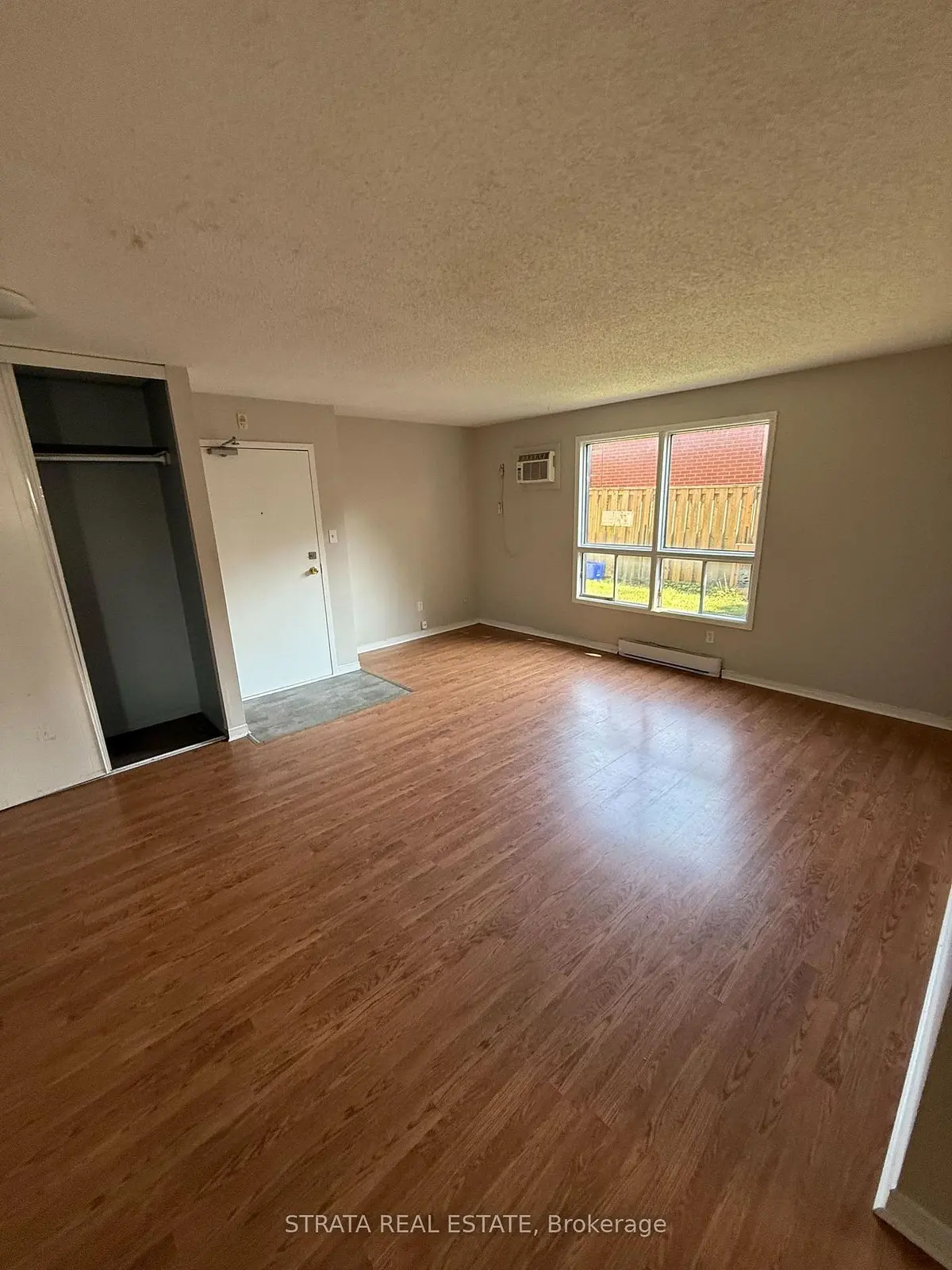 338 Malaga RD #1, Oshawa, ON L1J 1N7