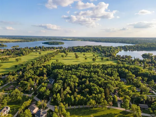 3655 Shady Beach BLVD, Orchard Lake Village, MI 48324