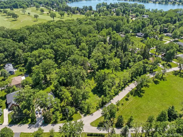 3655 Shady Beach BLVD, Orchard Lake Village, MI 48324