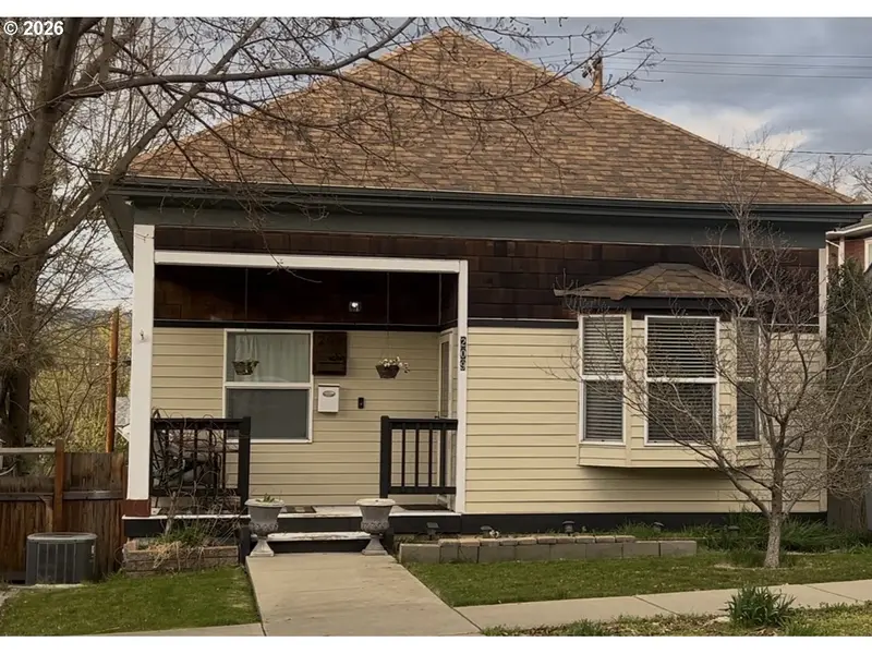 209 E 10TH ST, The Dalles, OR 97058