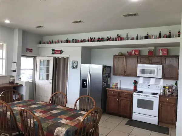 1100 E Rabbit Cove Road, Quinlan, TX 75474