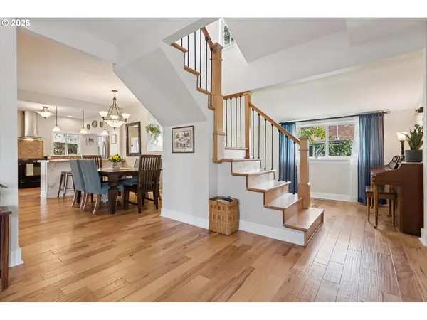 384 W DARTMOUTH ST, Gladstone, OR 97027