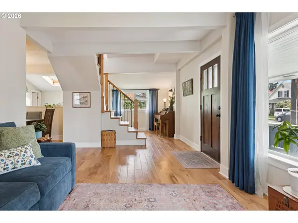 384 W DARTMOUTH ST, Gladstone, OR 97027