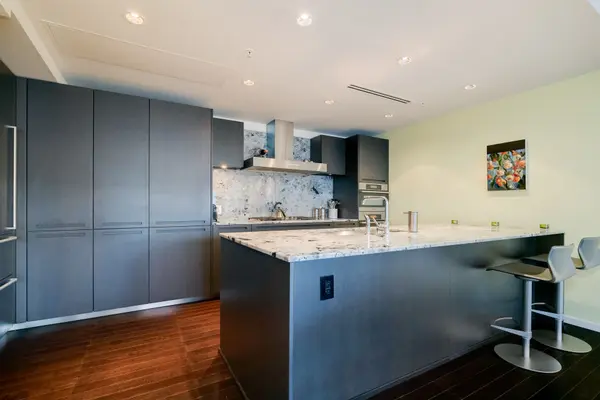 180 University AVE #2908, Toronto C01, ON M5H 0A2