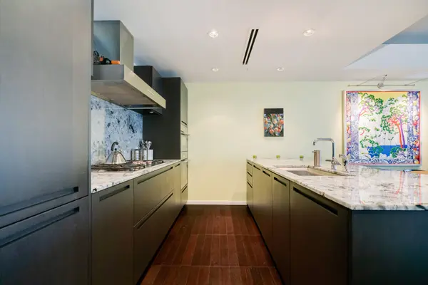 180 University AVE #2908, Toronto C01, ON M5H 0A2