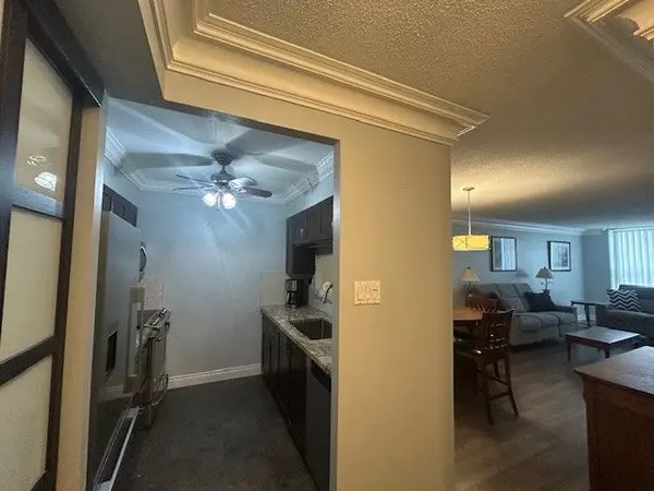 1665 Pickering Pkwy #512, Pickering, ON L1V 6L4