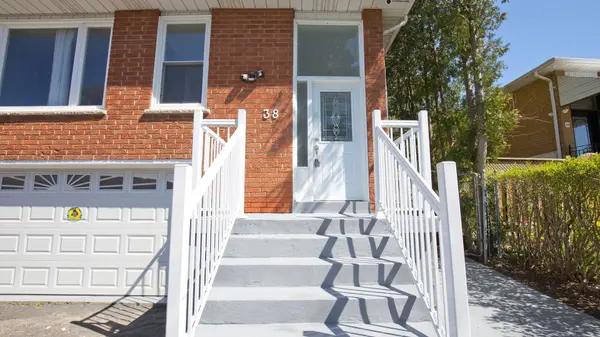 38 Medici PL, Brampton, ON L6S 3C6