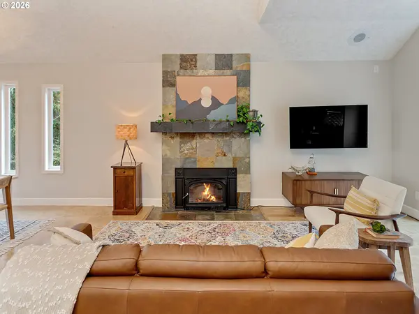 22790 OREGON CITY LOOP, West Linn, OR 97068