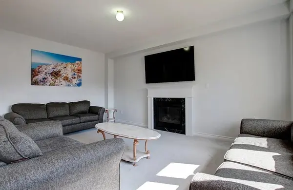 175 GOLD PARK Gate, Essa, ON L3W 0B4