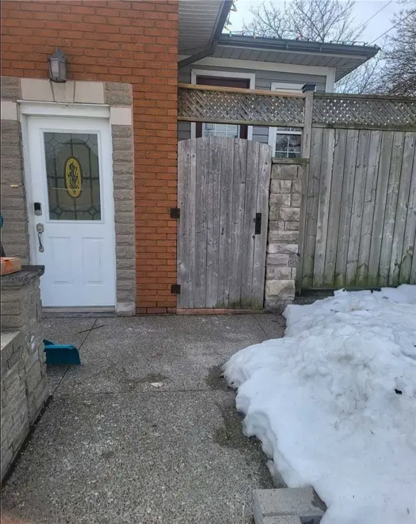 467 Limeridge RD W, Hamilton, ON L9C 2V7