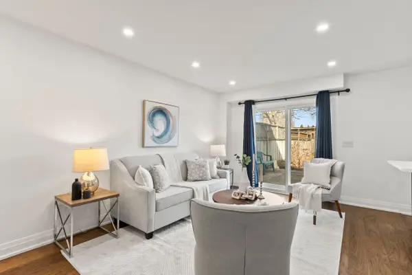 571 Berwick CRES, Oshawa, ON L1J 3E6