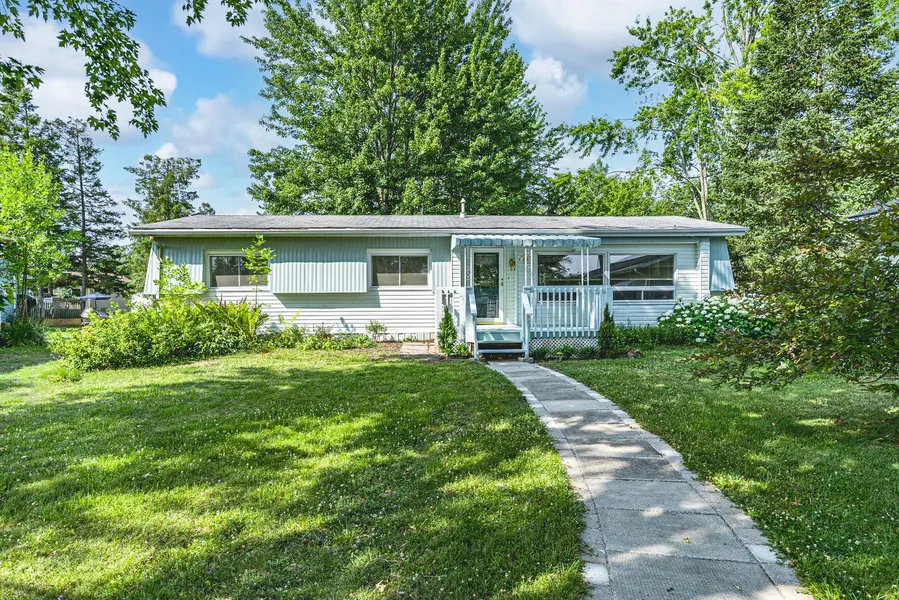 85 Hawthorne DR, Innisfil, ON L9S 1N5