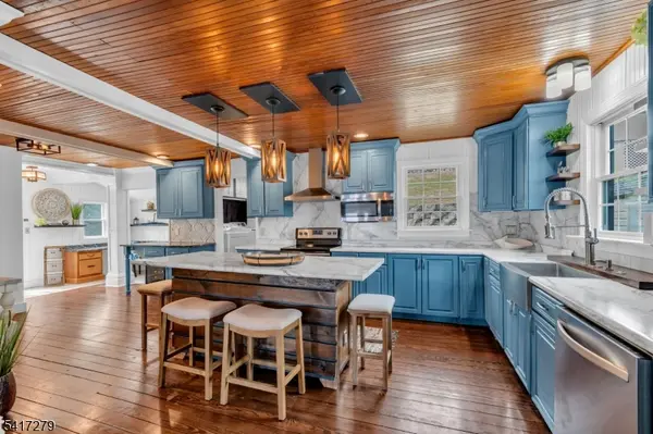 301 Lakeside Blvd, Hopatcong Boro, NJ 07843