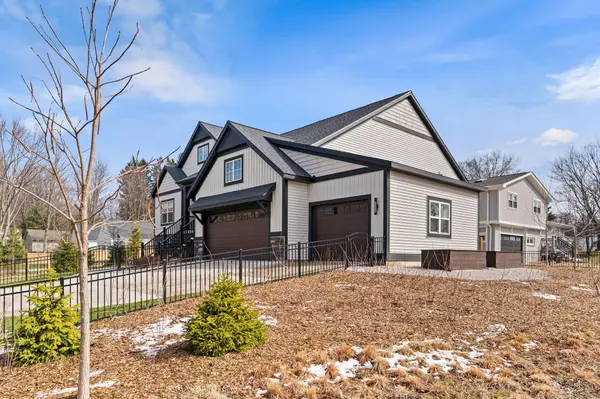 489 S Union ST, Douglas Vllg, MI 49406