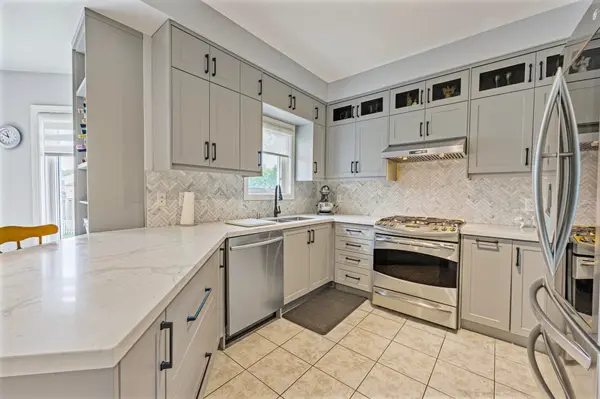 66 Penvill TRL, Barrie, ON L4N 5C5