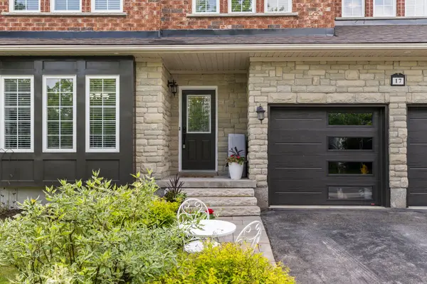 17 CRANBERRY LN, Barrie, ON L4N 0Z1