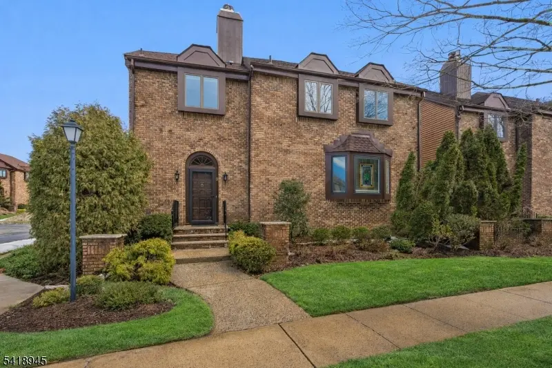 9 Klara Ct, Madison Boro, NJ 07940