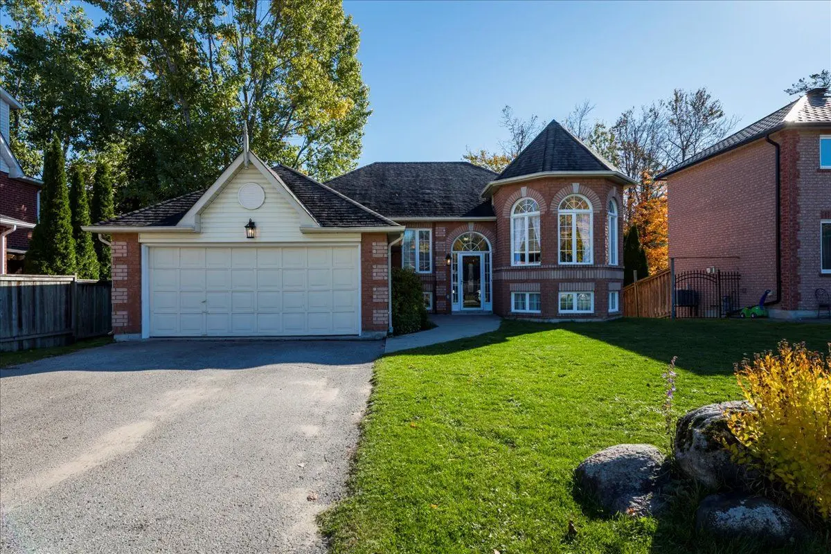 701 Happy Vale DR, Innisfil, ON L9S 2E6