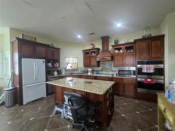 808 Shady Brook Lane, Red Oak, TX 75154