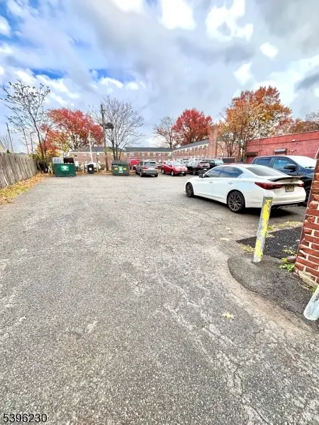 580 Ridge Rd, North Arlington Boro, NJ 07031