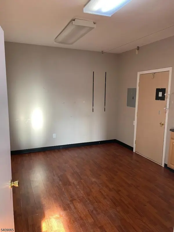 10 Brookside Ave, Caldwell Boro Twp., NJ 07006