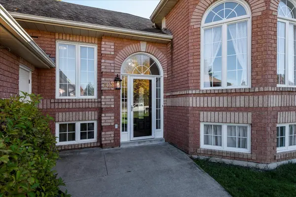 701 Happy Vale DR, Innisfil, ON L9S 2E6