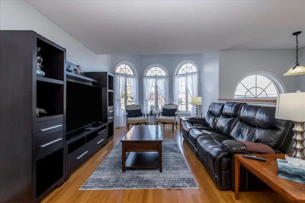 701 Happy Vale DR, Innisfil, ON L9S 2E6