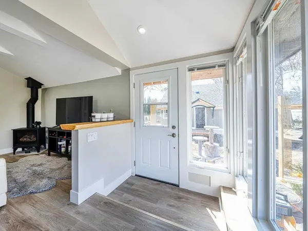 72 Farley CIR #2, Georgina, ON L0E 1S0