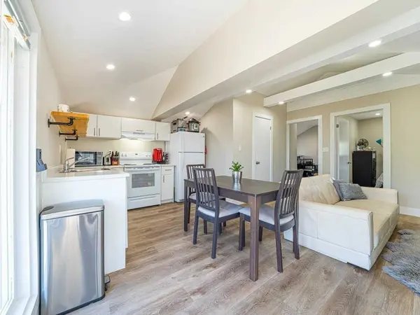 72 Farley CIR #2, Georgina, ON L0E 1S0