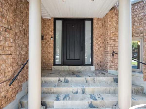 100 Carlyle CRES, Aurora, ON L4G 6P7