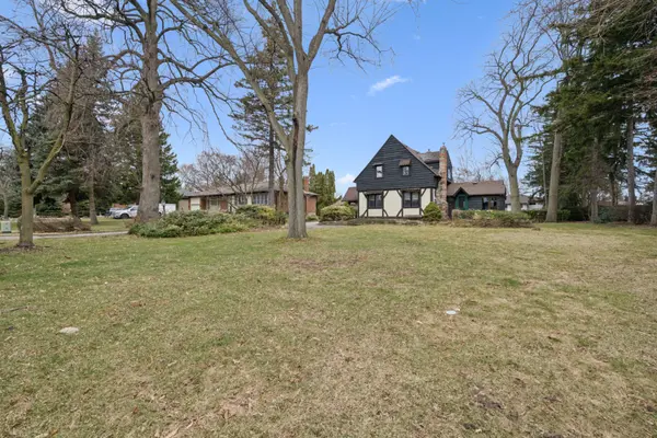 623 King RD, Burlington, ON L7T 3K3