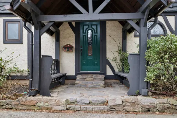 623 King RD, Burlington, ON L7T 3K3